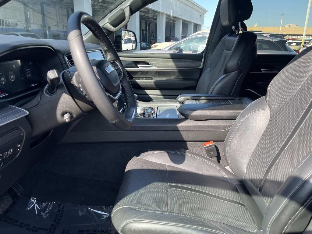 Used 2024 Jeep Wagoneer L Series II RWD image 19