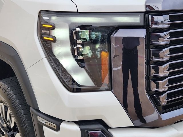 Used 2024 GMC Sierra 2500 Denali Ultimate image 9
