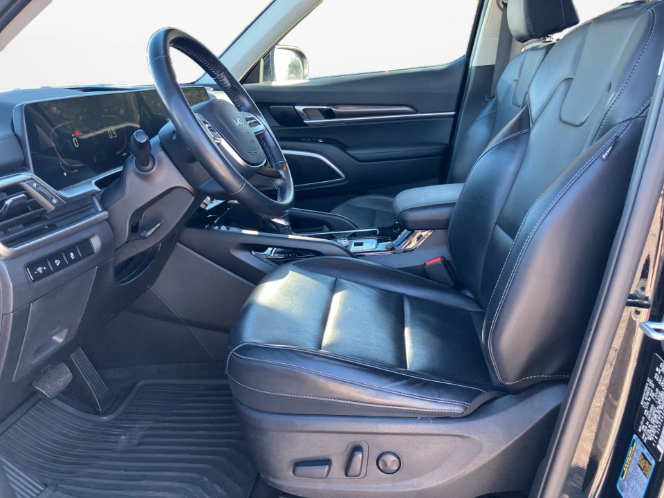 Used 2023 Kia Telluride S image 11