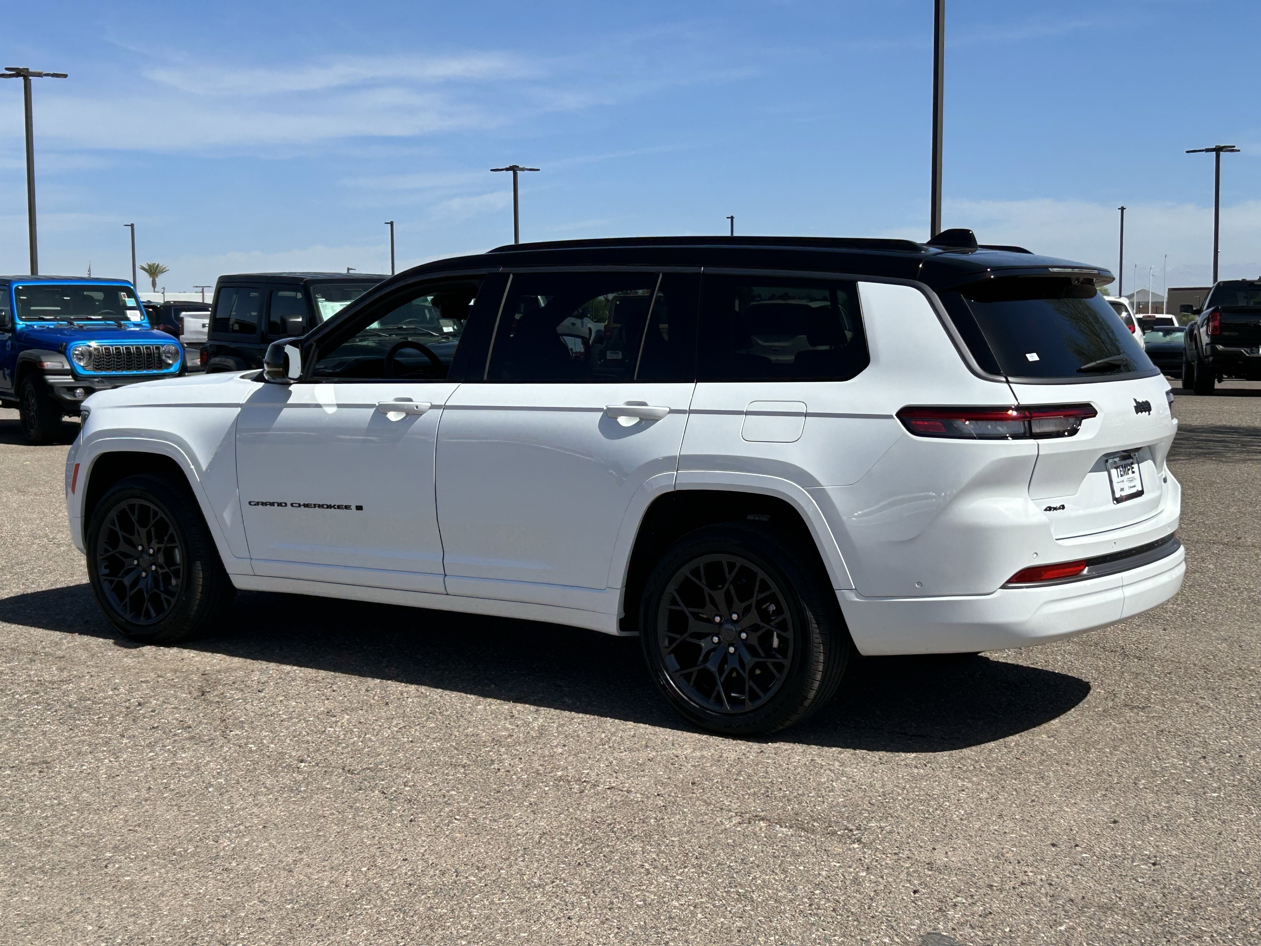 Used 2026 Jeep Grand Cherokee L Summit AWD/4WD image 4