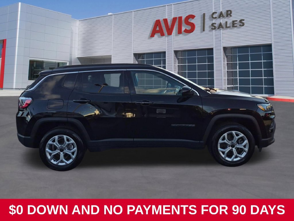Used 2025 Jeep Compass Latitude w/ Sun & Sound Group AWD/4WD image 5