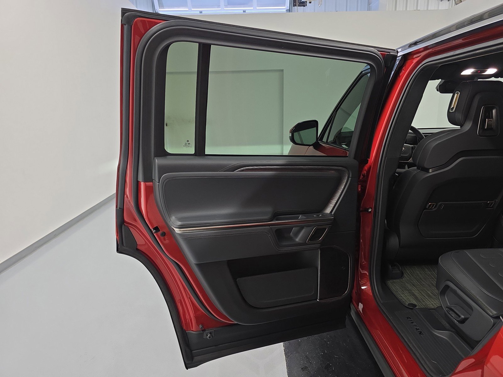 Used 2023 Rivian R1S Launch Edition image 17