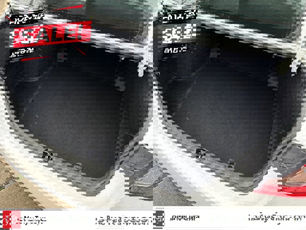 Used 2025 Toyota Camry SE image 30