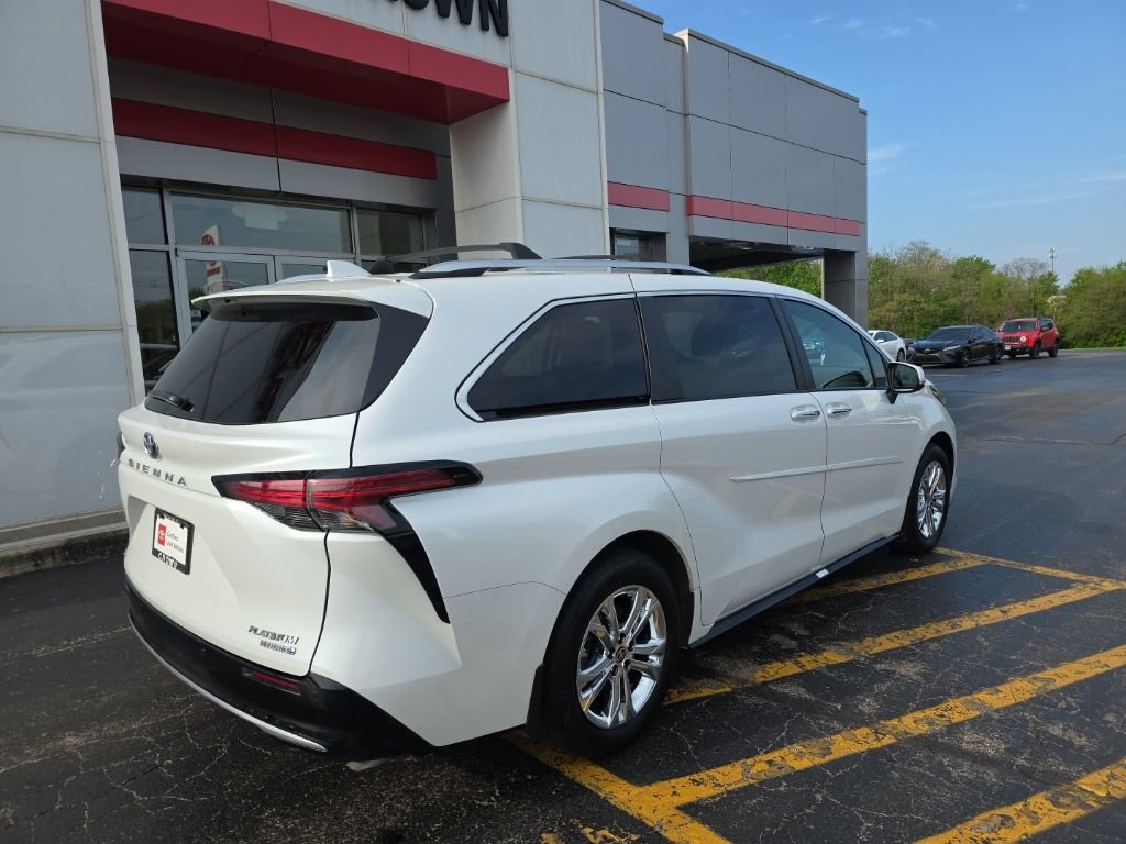 Used 2024 Toyota Sienna Platinum AWD/4WD image 3