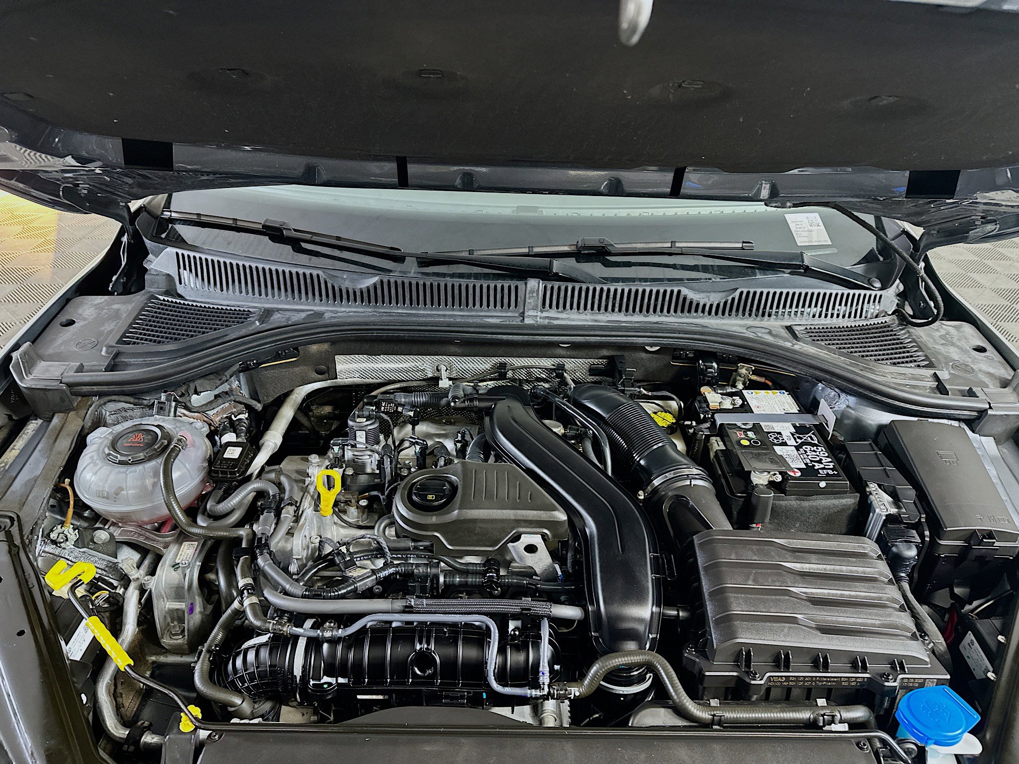 Used 2024 Volkswagen Jetta SE image 32