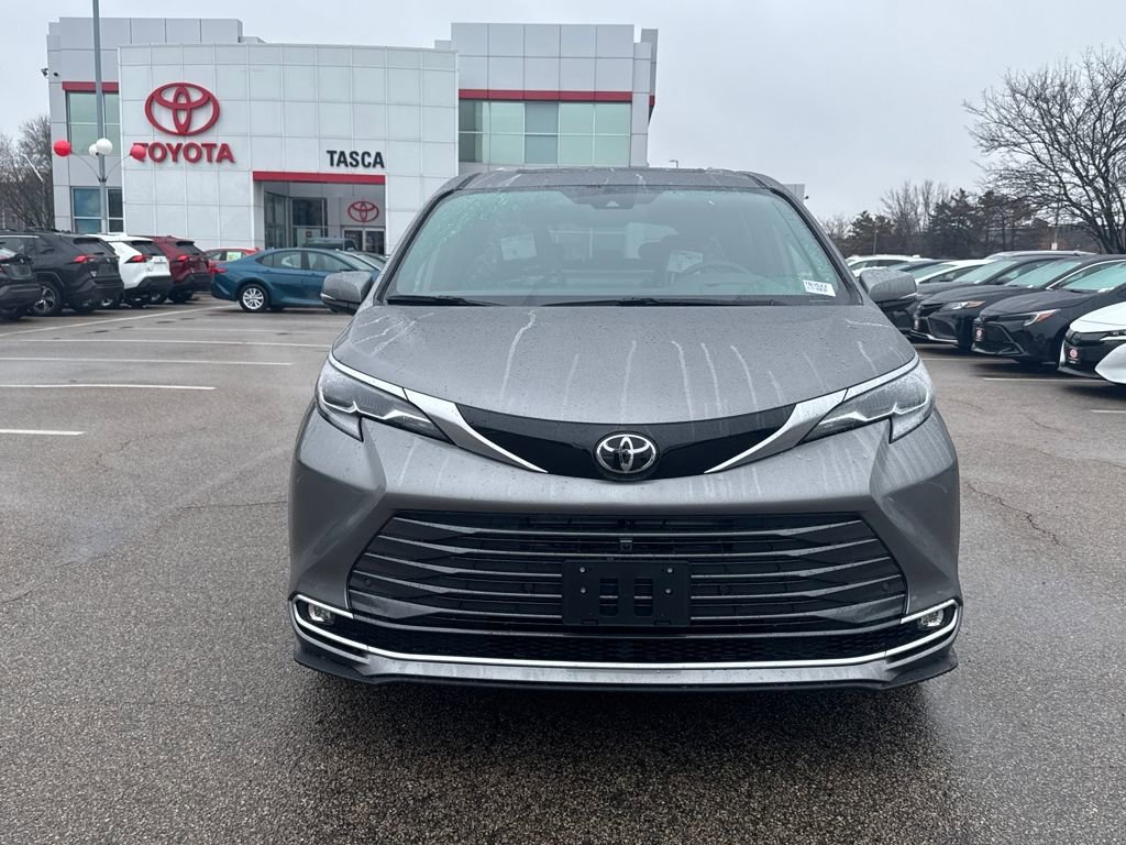 New 2026 Toyota Sienna Platinum image 2