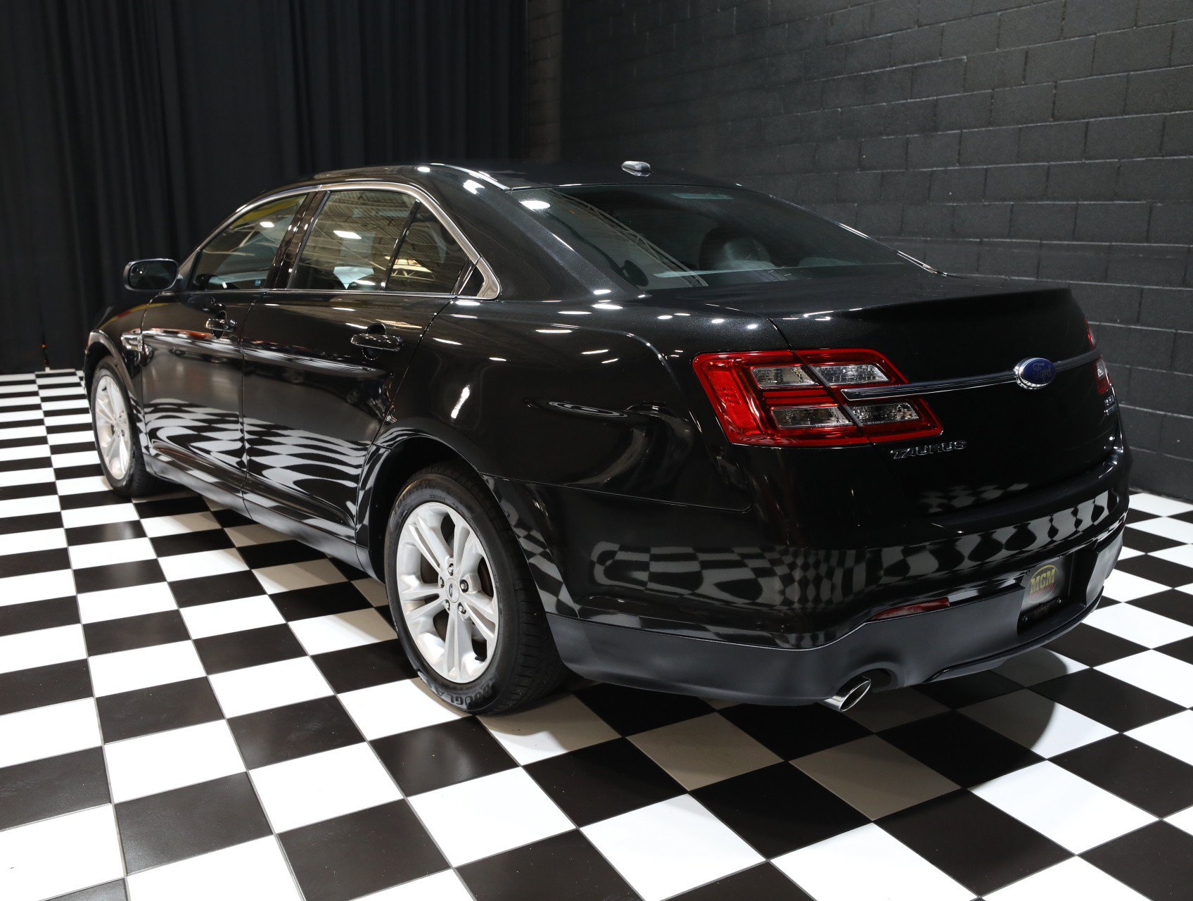 Used 2013 Ford Taurus SEL FWD image 23