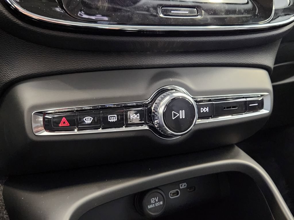 Used 2026 Volvo XC40 B5 Ultra w/ Protection Package Premier AWD/4WD image 15