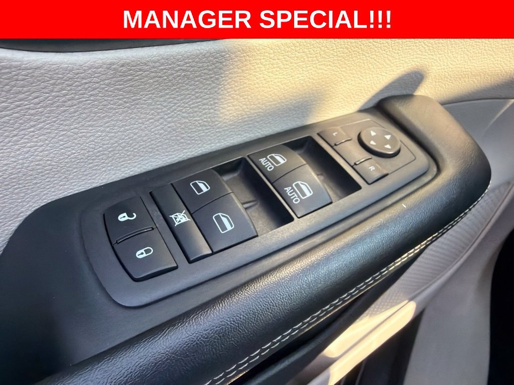 Used 2021 Chrysler Pacifica Touring-L FWD image 37