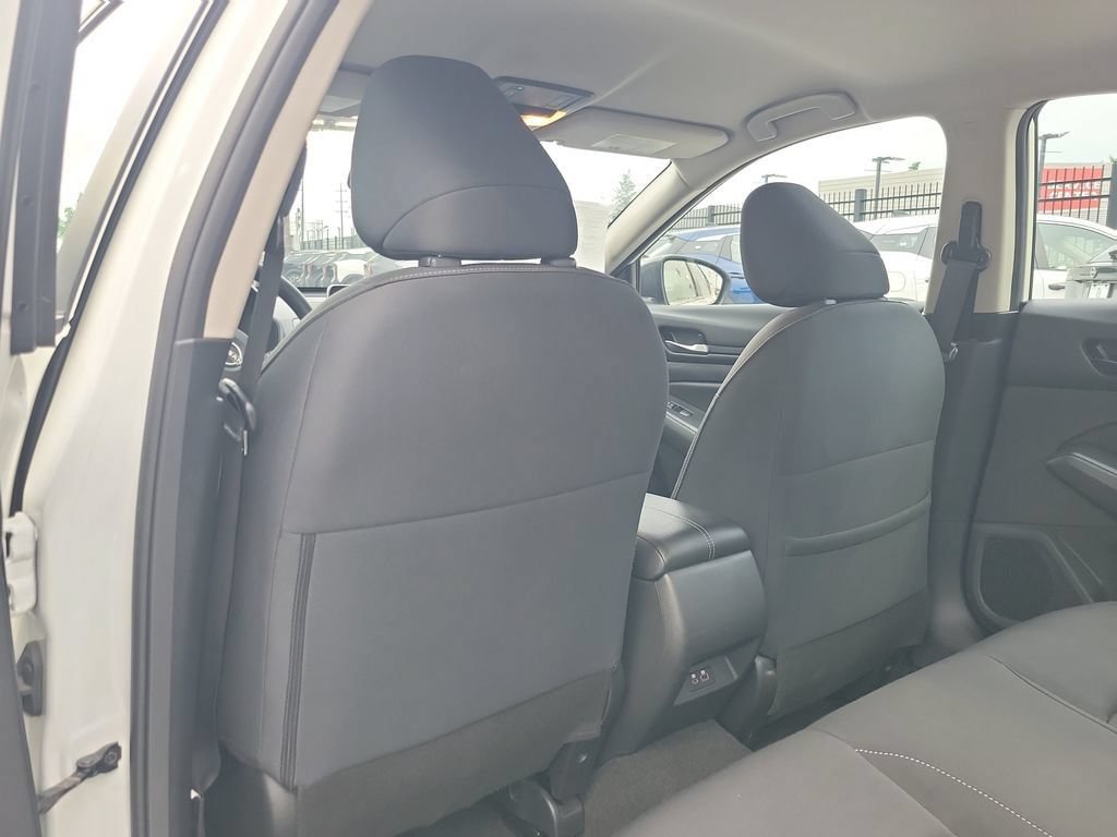 Used 2025 Nissan Altima 2.5 SV FWD image 9
