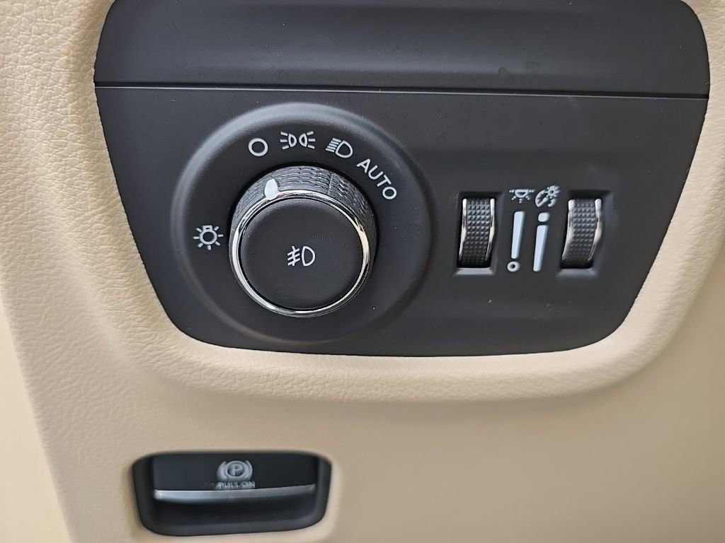 Used 2024 Jeep Grand Cherokee Limited AWD/4WD image 18