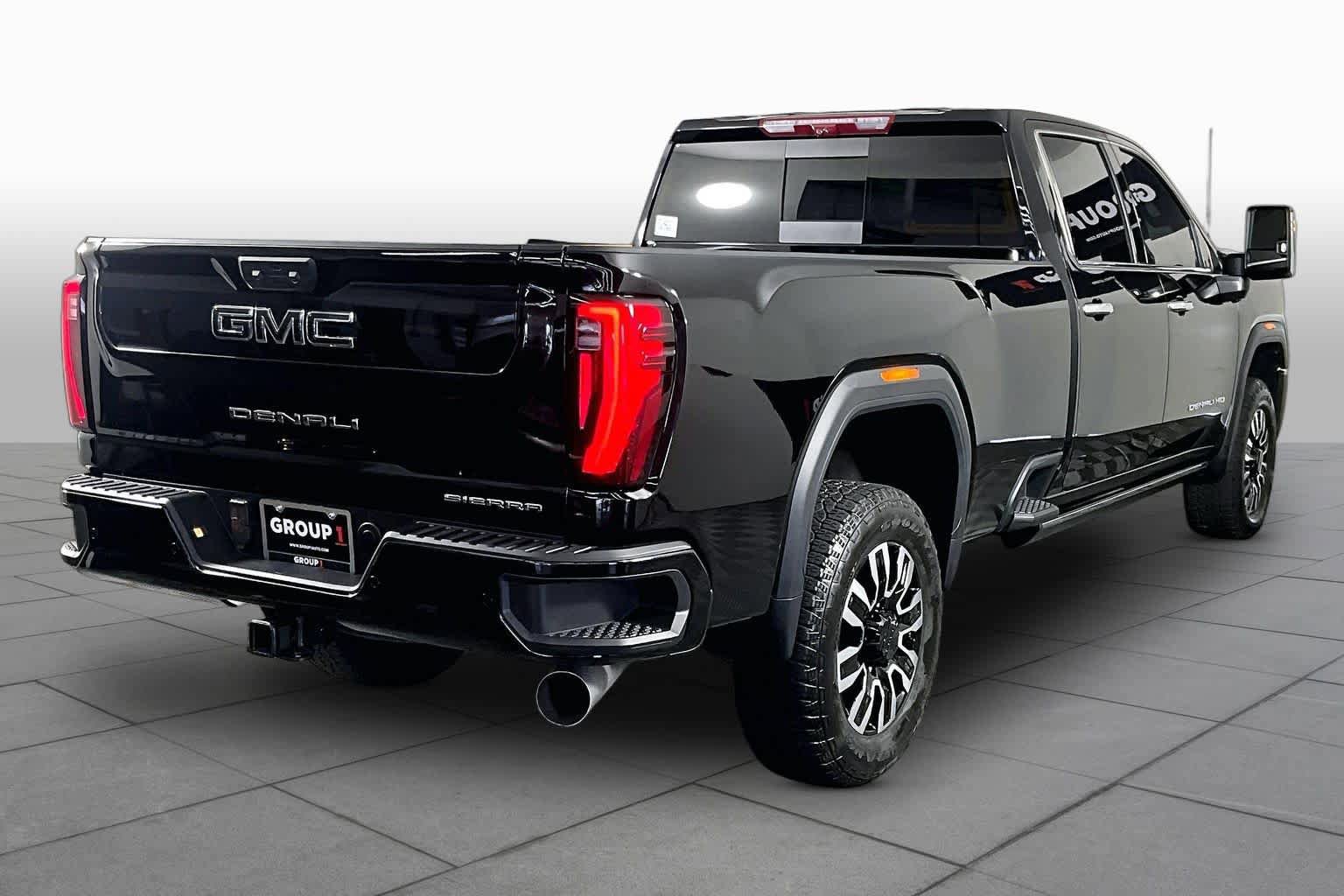 Used 2025 GMC Sierra 3500 Denali Ultimate AWD/4WD image 13