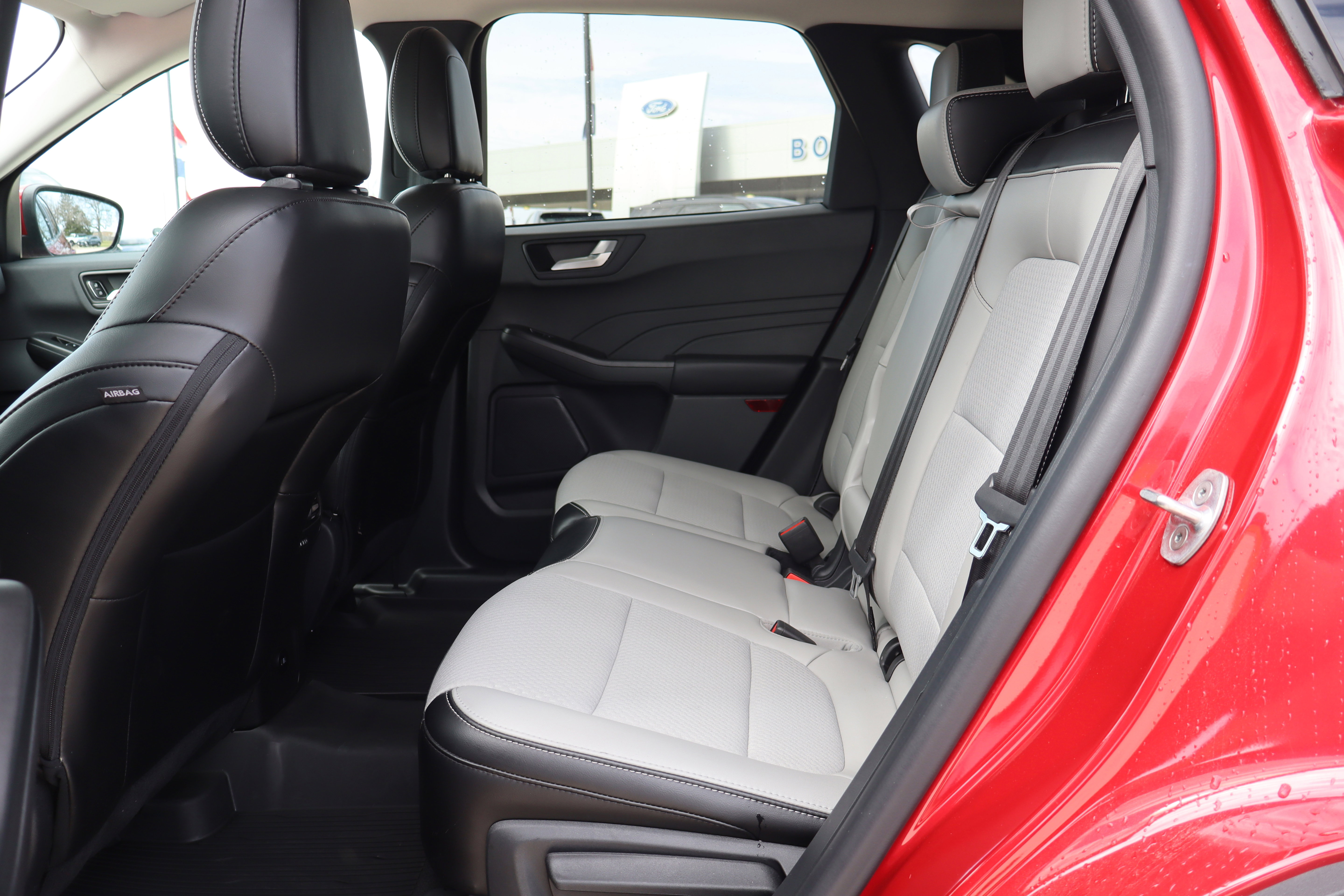 Used 2025 Ford Escape SE image 11