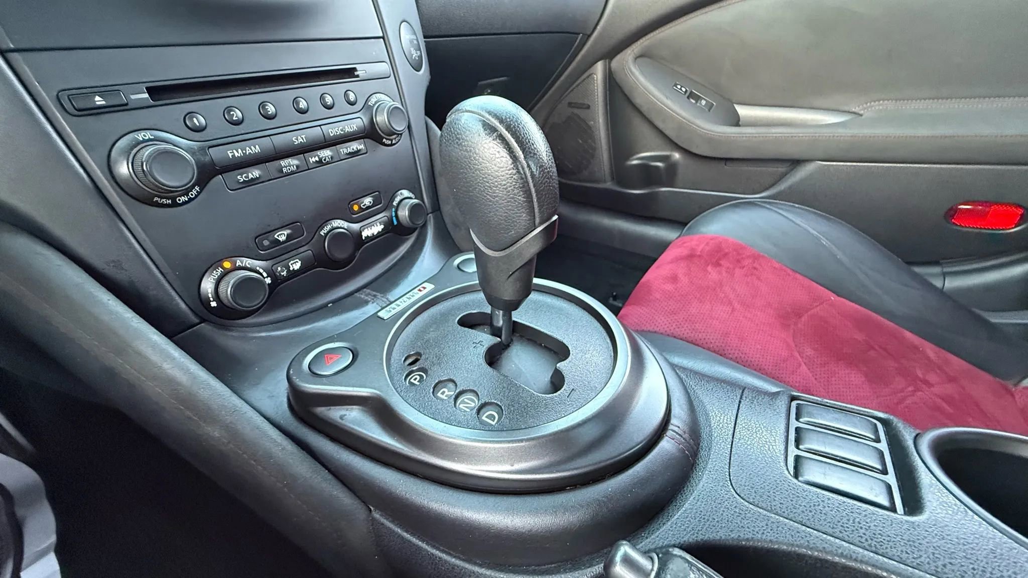 Used 2016 Nissan 370Z NISMO image 25