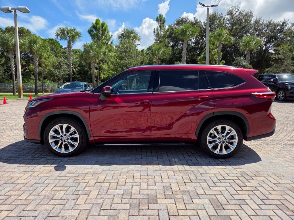 Used 2023 Toyota Highlander Limited FWD image 8