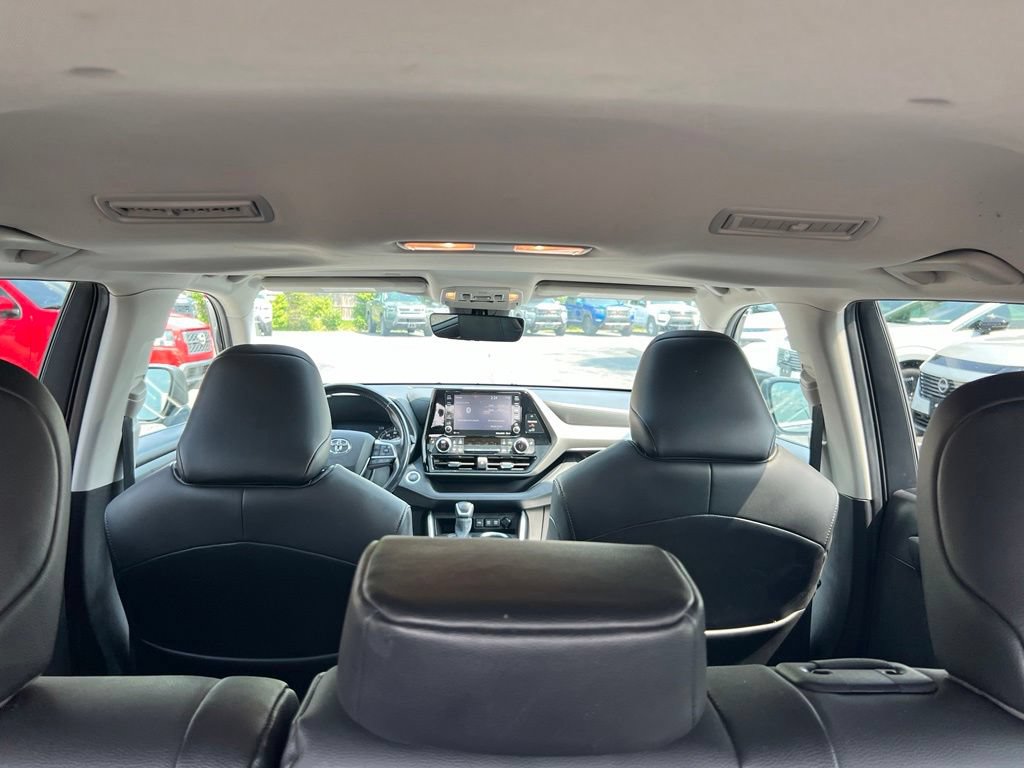 Used 2020 Toyota Highlander XLE AWD/4WD image 18