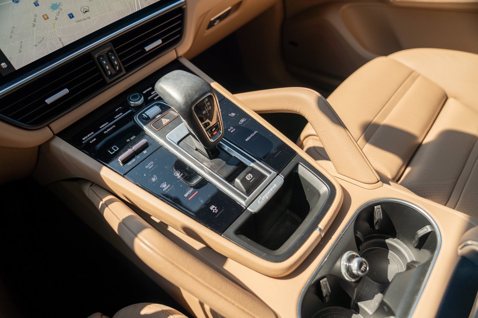 Certified 2022 Porsche Cayenne AWD/4WD image 20