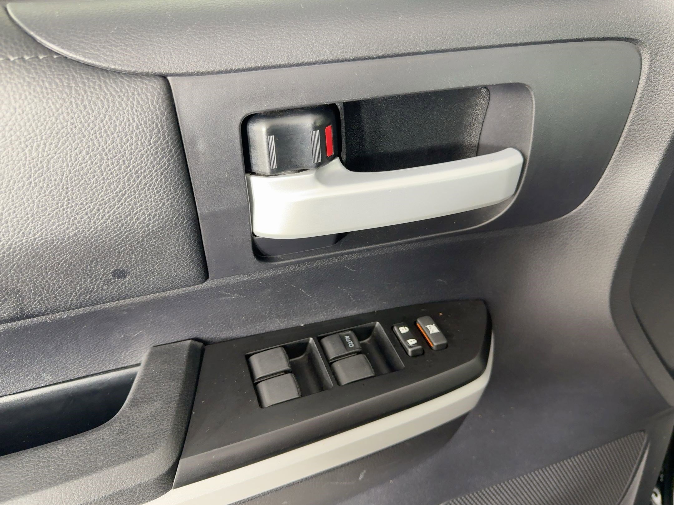 Used 2019 Toyota Tundra SR5 w/ SR5 Upgrade Package image 23