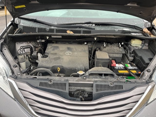 Used 2015 Toyota Sienna LE image 27