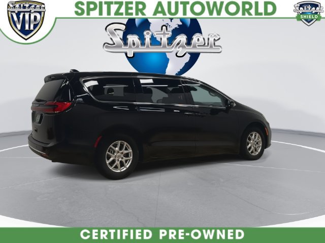 Used 2024 Chrysler Pacifica Touring-L FWD image 16