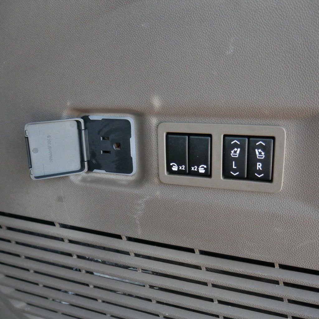 Used 2023 GMC Yukon XL Denali image 27