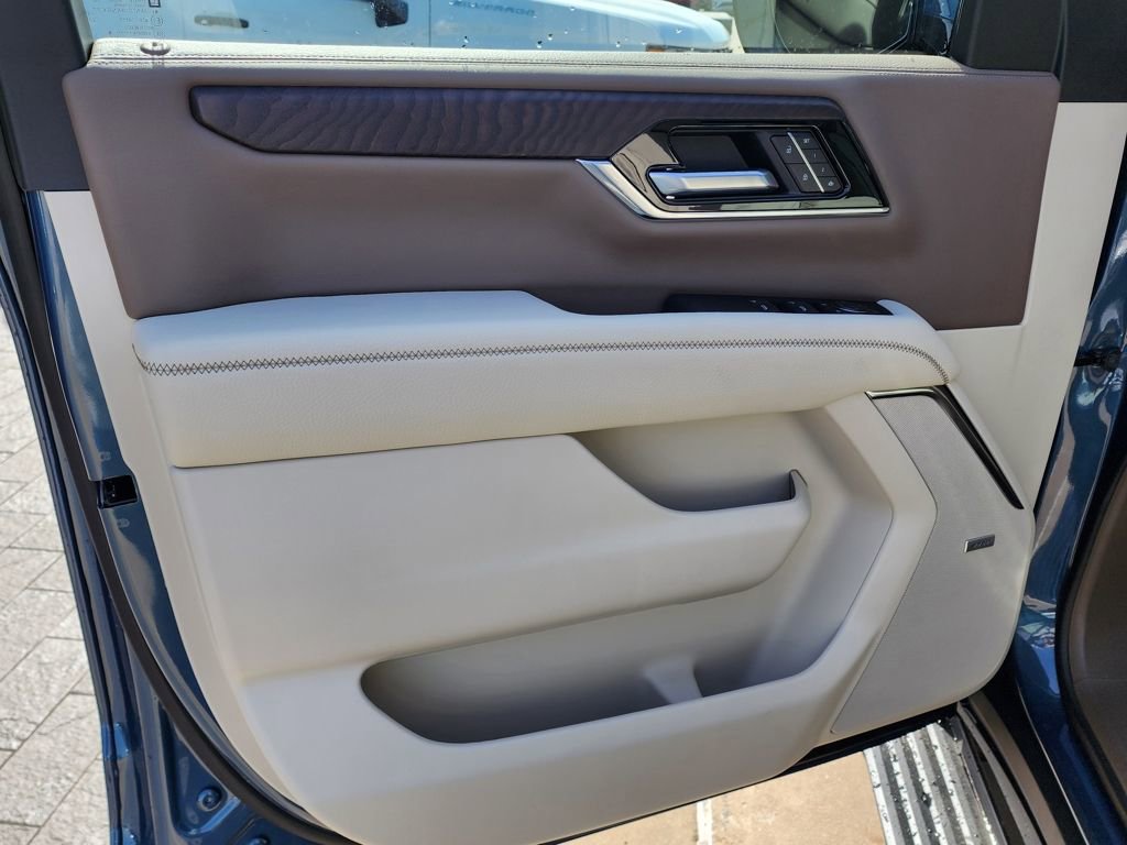 New 2026 GMC Yukon XL Denali w/ Sun & Power Step Package image 12