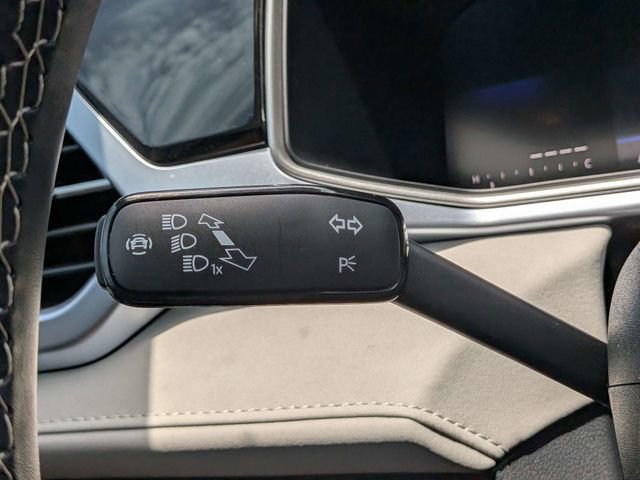 Used 2025 Volkswagen Taos SE AWD/4WD image 30