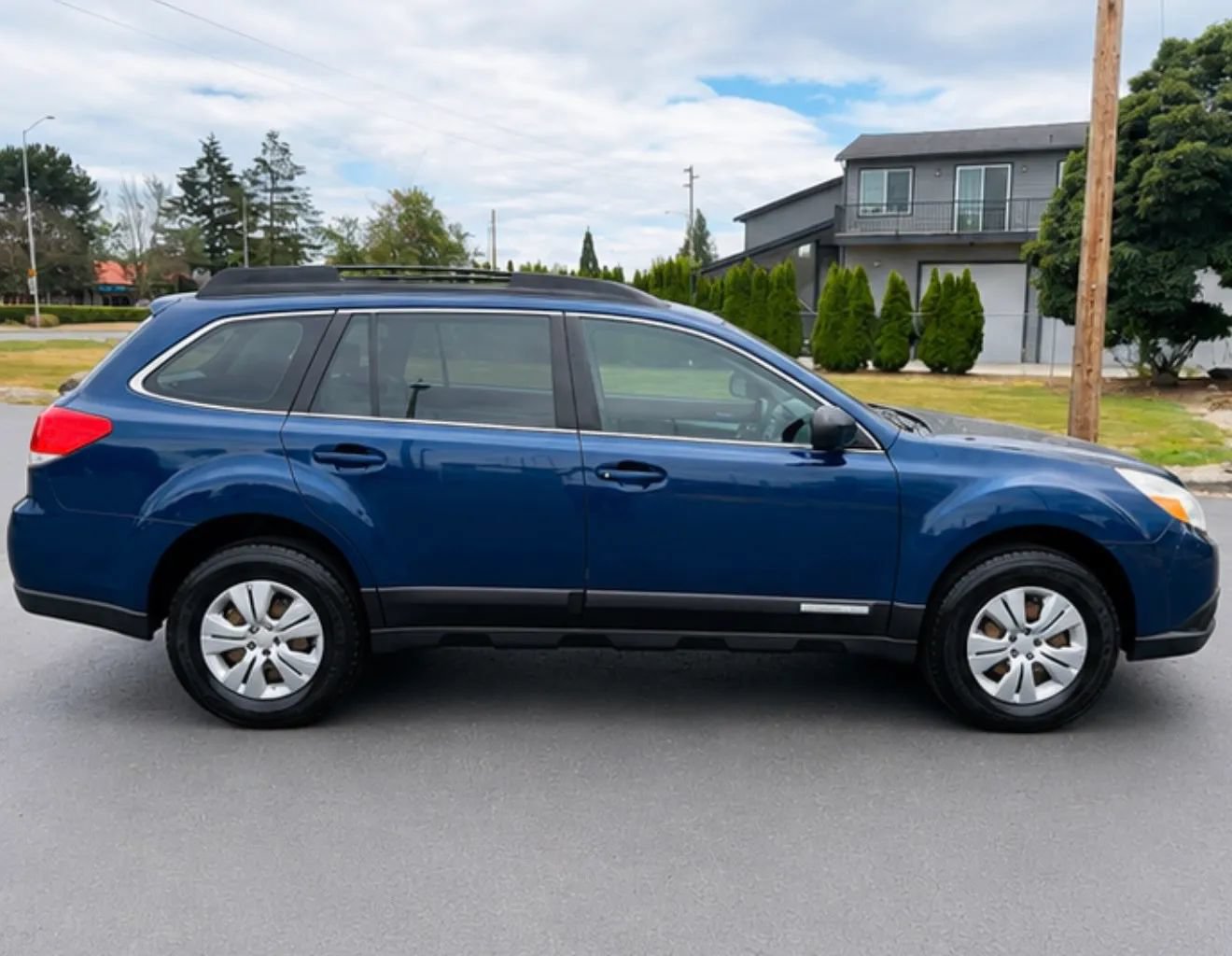 Used 2011 Subaru Outback 2.5i AWD/4WD image 6