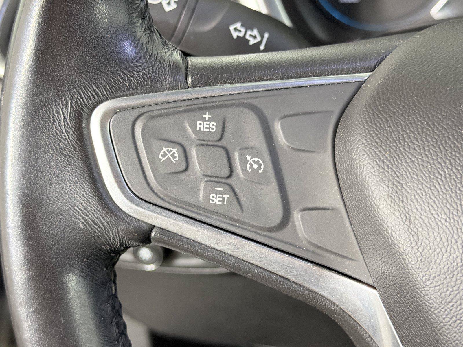 Used 2018 Chevrolet Equinox Premier FWD image 24