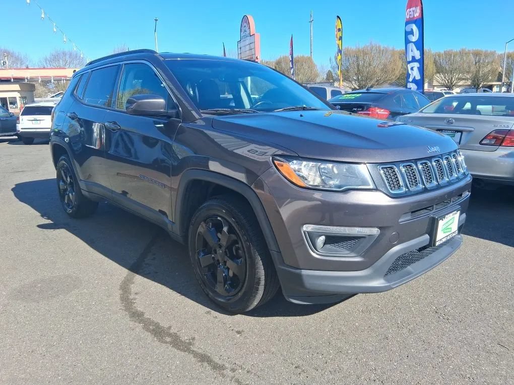 Used 2018 Jeep Compass Latitude w/ Popular Equipment Group AWD/4WD image 2