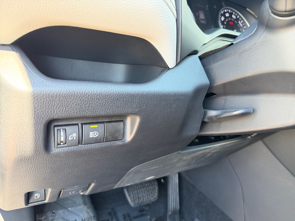 Used 2021 Toyota RAV4 XLE AWD/4WD image 19