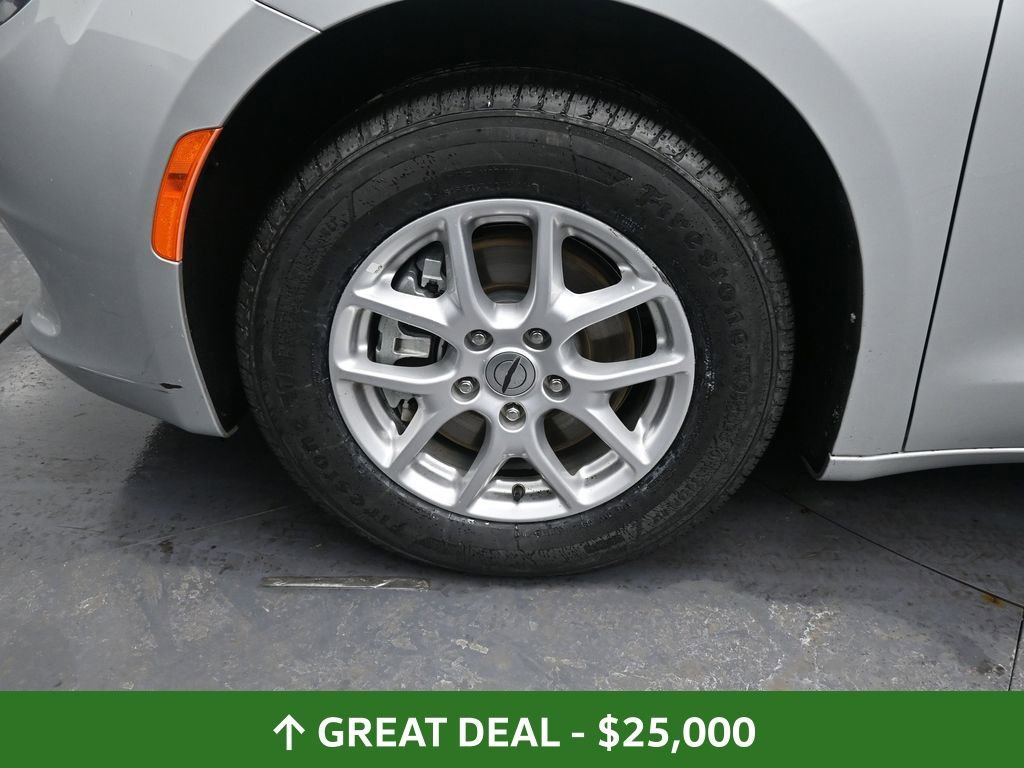 Used 2024 Chrysler Voyager LX image 14