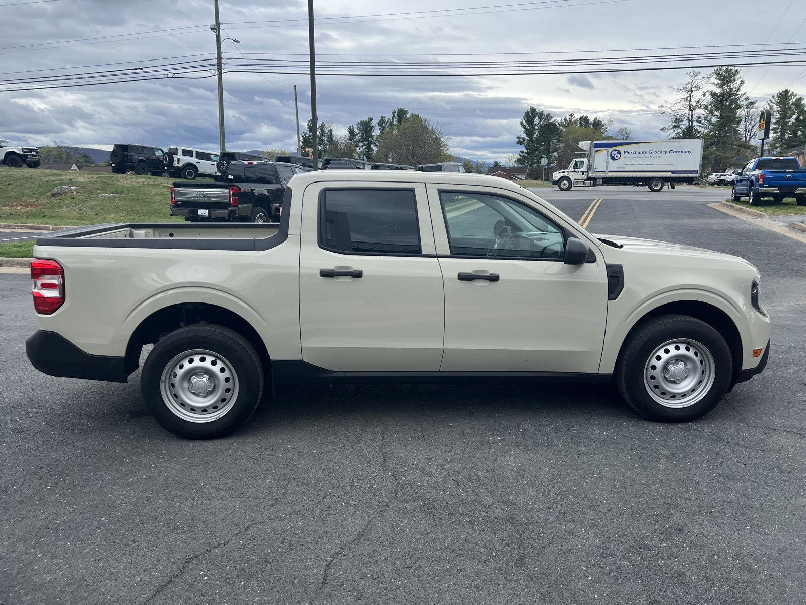 Certified 2025 Ford Maverick XL w/ Equipment Group 101A image 6