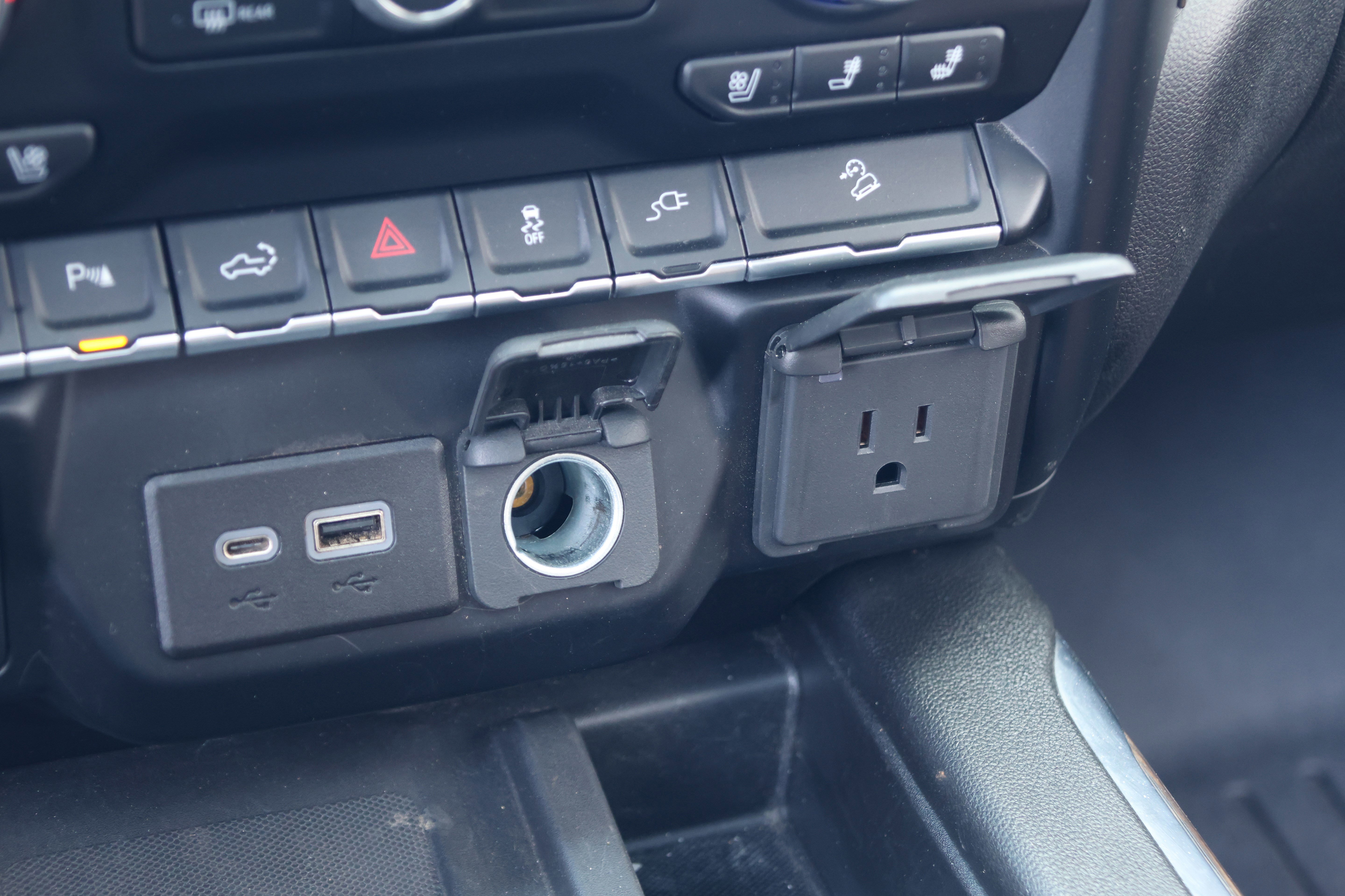 Used 2023 Chevrolet Silverado 2500 High Country w/ Z71 Off-Road Package AWD/4WD image 33