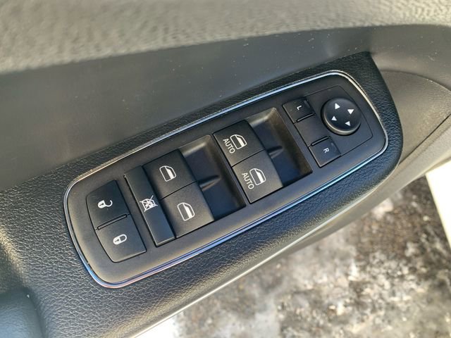 Used 2023 Chrysler 300 Touring w/ Sport Appearance Package image 24