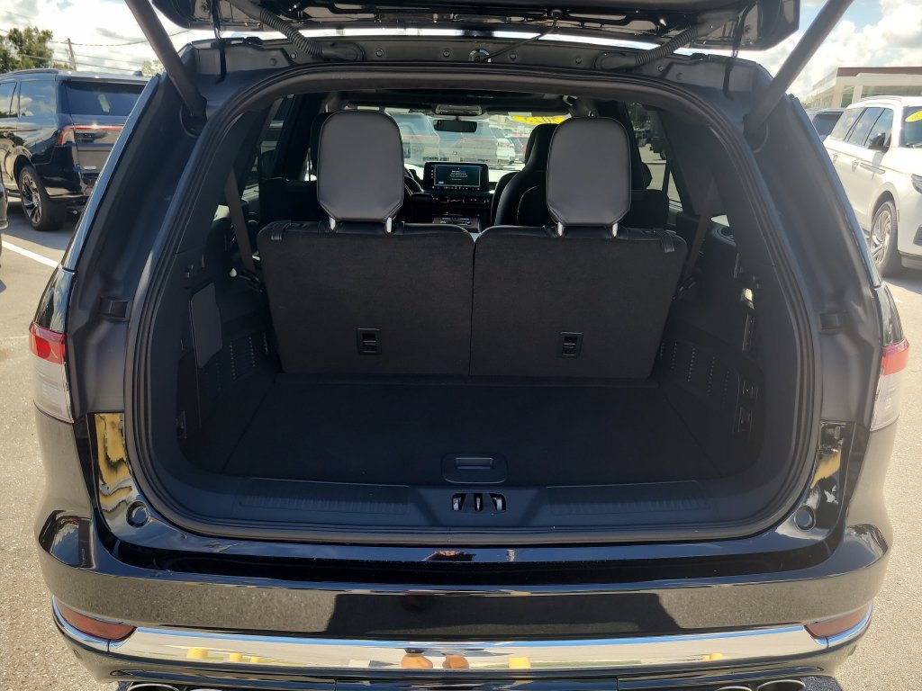 Certified 2025 Lincoln Aviator Black Label AWD/4WD image 7