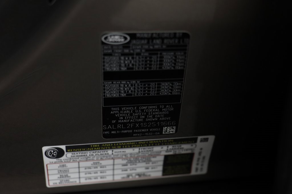 New 2025 Land Rover Discovery Dynamic SE image 26