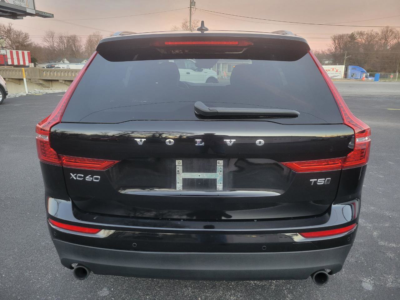 Used 2020 Volvo XC60 T5 Momentum image 5