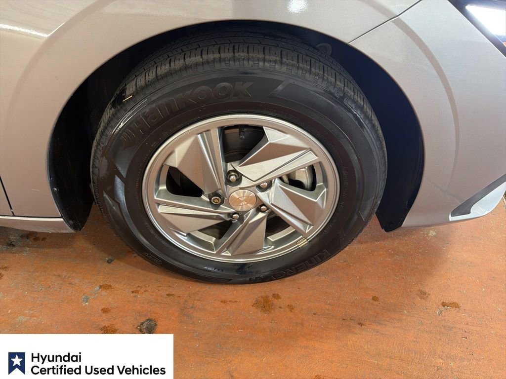 Certified 2024 Hyundai Elantra SE FWD image 13