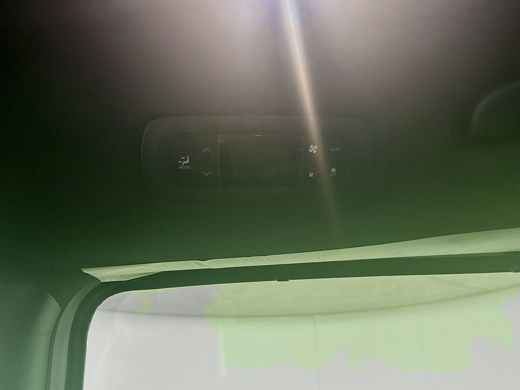 Used 2026 Chrysler Pacifica Select image 25