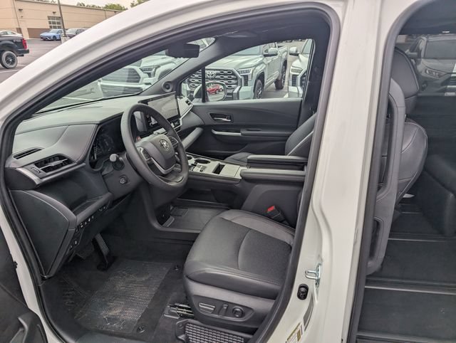 Used 2026 Toyota Sienna Platinum AWD/4WD image 10