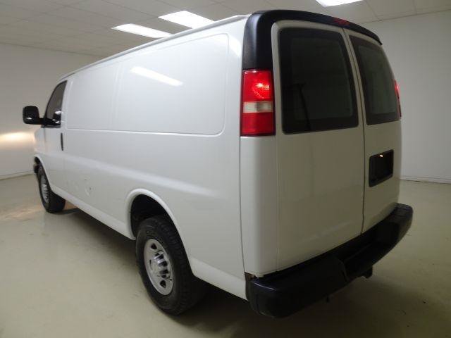 Used 2018 Chevrolet Express 2500 w/ Driver Convenience Package RWD image 4