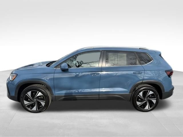 Certified 2025 Volkswagen Taos SE w/ Panoramic Sunroof Package image 8