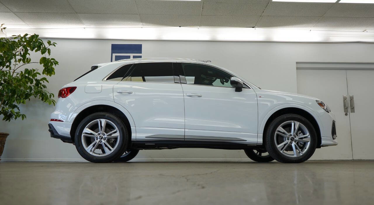 Used 2024 Audi Q3 2.0T Premium Plus w/ Premium Plus Package image 20