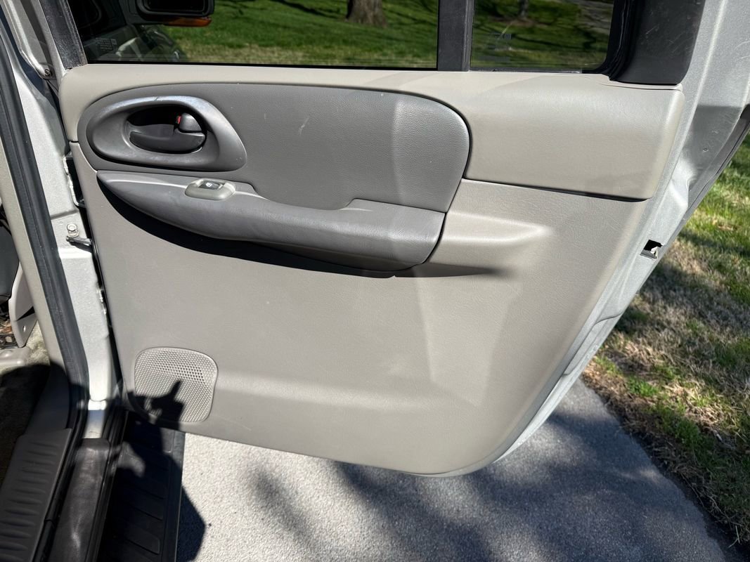 Used 2004 Chevrolet TrailBlazer LT w/ LT Preferred Equipment Group image 32