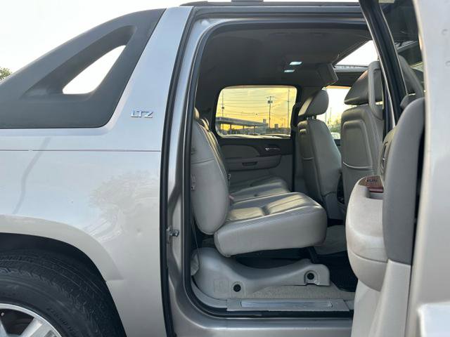 Used 2007 Chevrolet Avalanche LTZ w/ LTZ Preferred Equipment Group AWD/4WD image 16