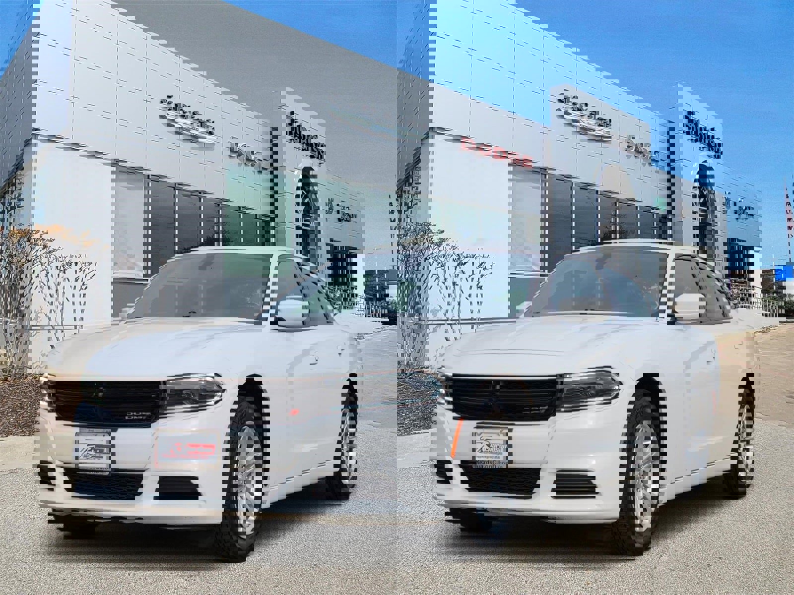 Used 2022 Dodge Charger SXT image 2