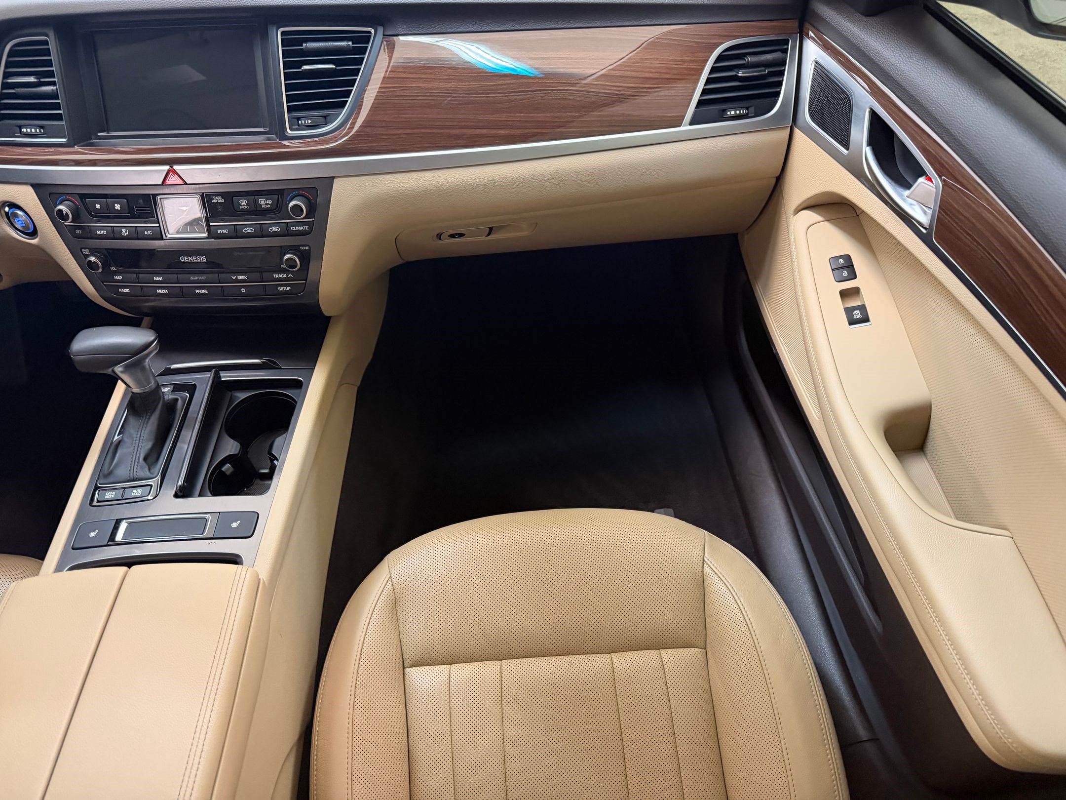 Used 2020 Genesis G80 3.8 RWD image 28