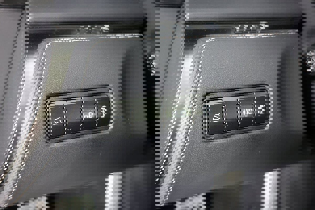 Used 2018 Lexus LC 500 Coupe w/ Performance Package RWD image 23