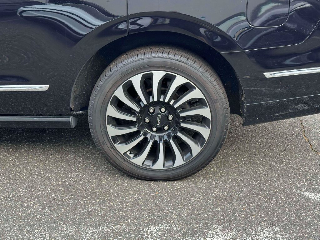 Used 2024 Lincoln Navigator Black Label AWD/4WD image 11